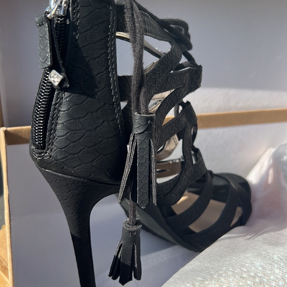Sam & Libby black heels with front tassel